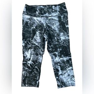 Nike Dri Fit Women’s Leggings Size Large Activewear Galaxy Marne Cropped Active‎